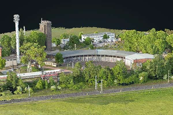 3D-Punktwolke eines Lokschuppens von Multikopterdienst, Auswertung auf leistungsstarker Hardware